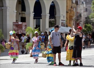 Number of foreign visitors to Cuba rises 17 pct.